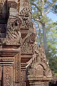 Banteay Srei temple - corner stone decoration